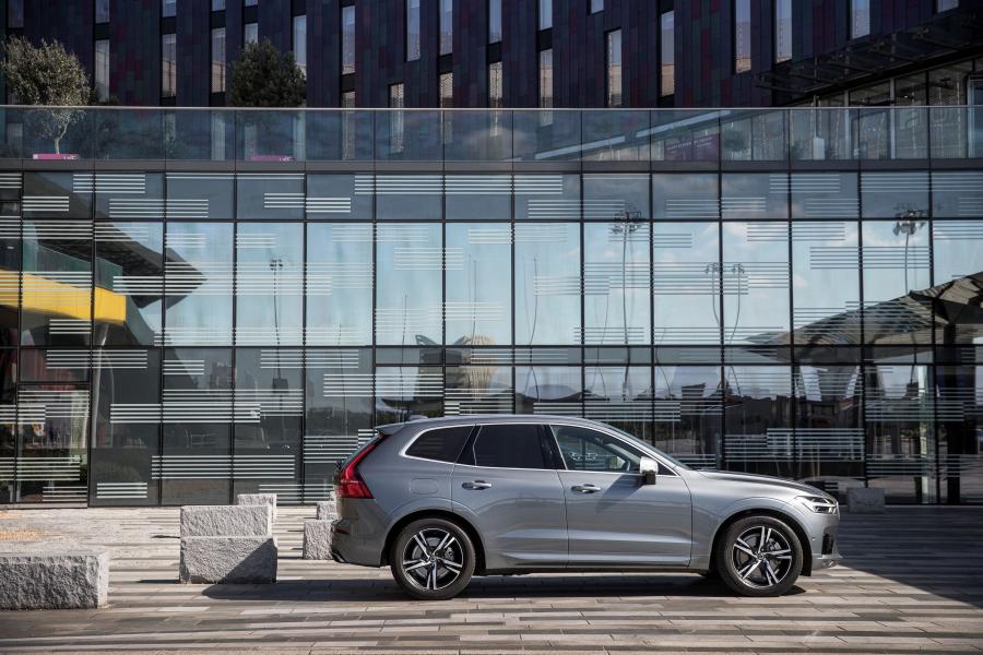  Volvo XC60 D5 R-Deisgn 2017 года  (UK) (фото 6 из 82)